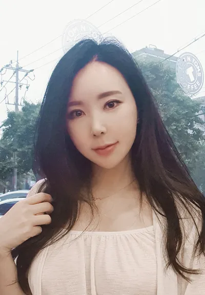 フェイスリフト、頬の脂肪吸引、部分切開による目つき矯正、目尻切開